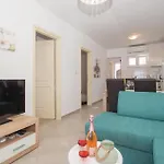 Дом отдыха Peljesac-dingac-potocine With Outdoor Pool