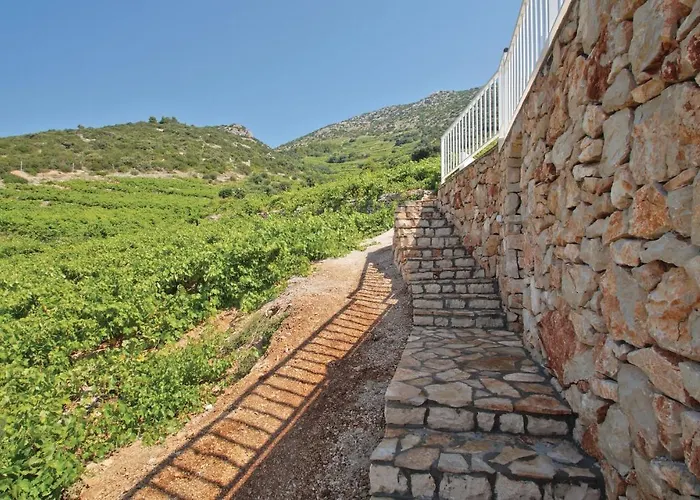 Peljesac-dingac-potocine With Outdoor Pool * Potomje