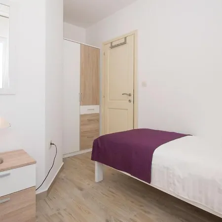 Peljesac-dingac-potocine With Outdoor Pool Potomje