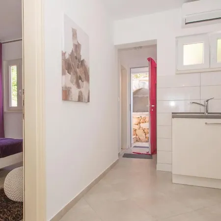 Peljesac-dingac-potocine With Outdoor Pool * Potomje